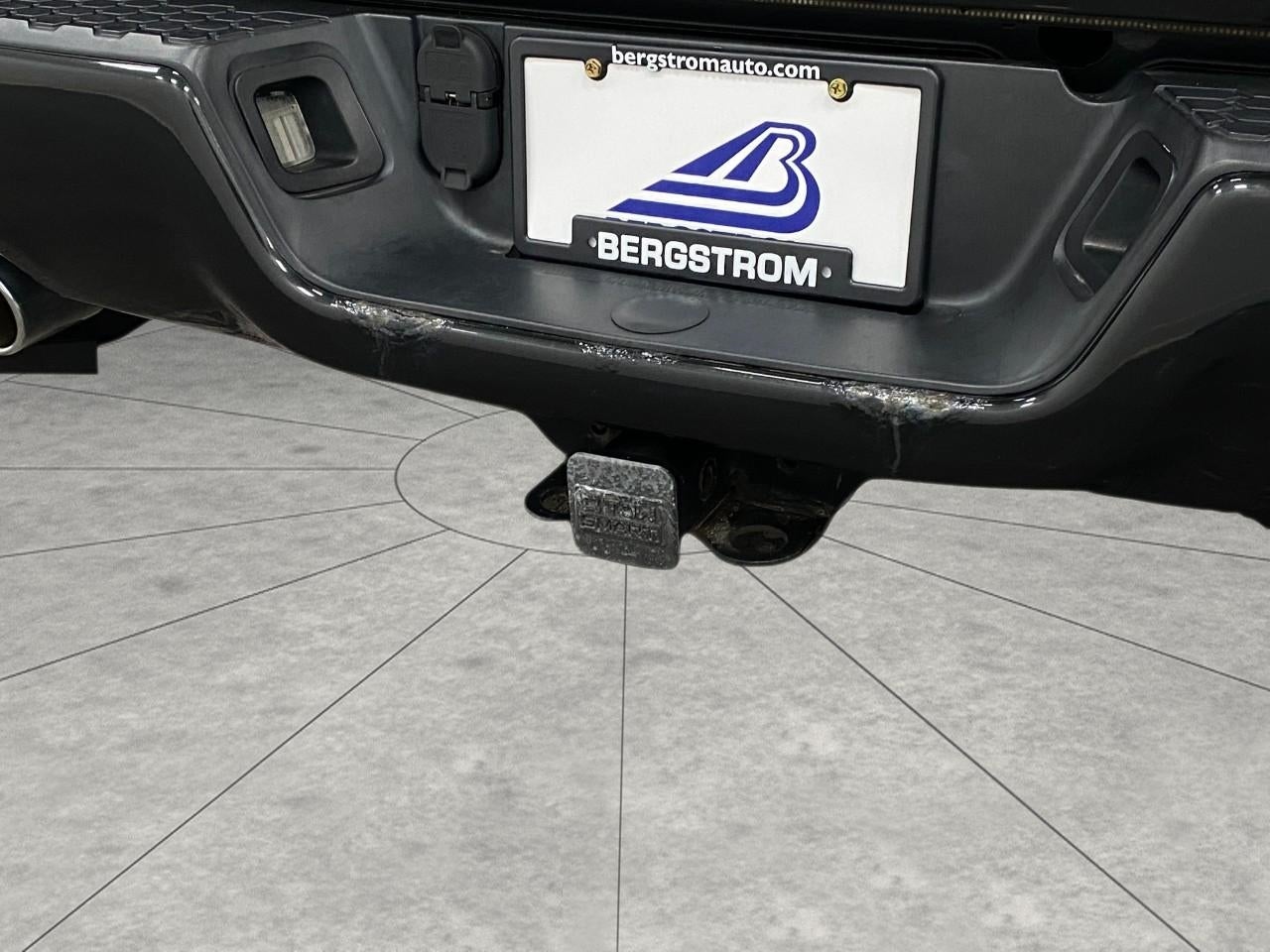 2017 RAM 1500 Express 4x4 Quad Cab 6'4 Box