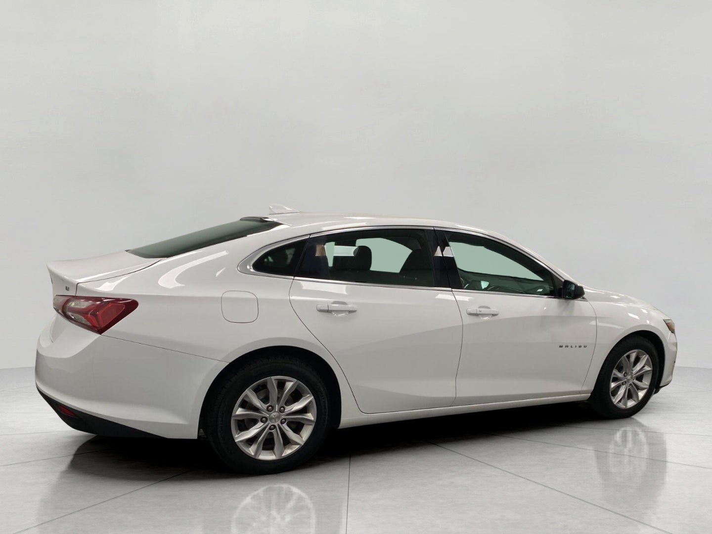 Used 2019 Chevrolet Malibu 1LT with VIN 1G1ZD5ST7KF170459 for sale in Appleton, WI