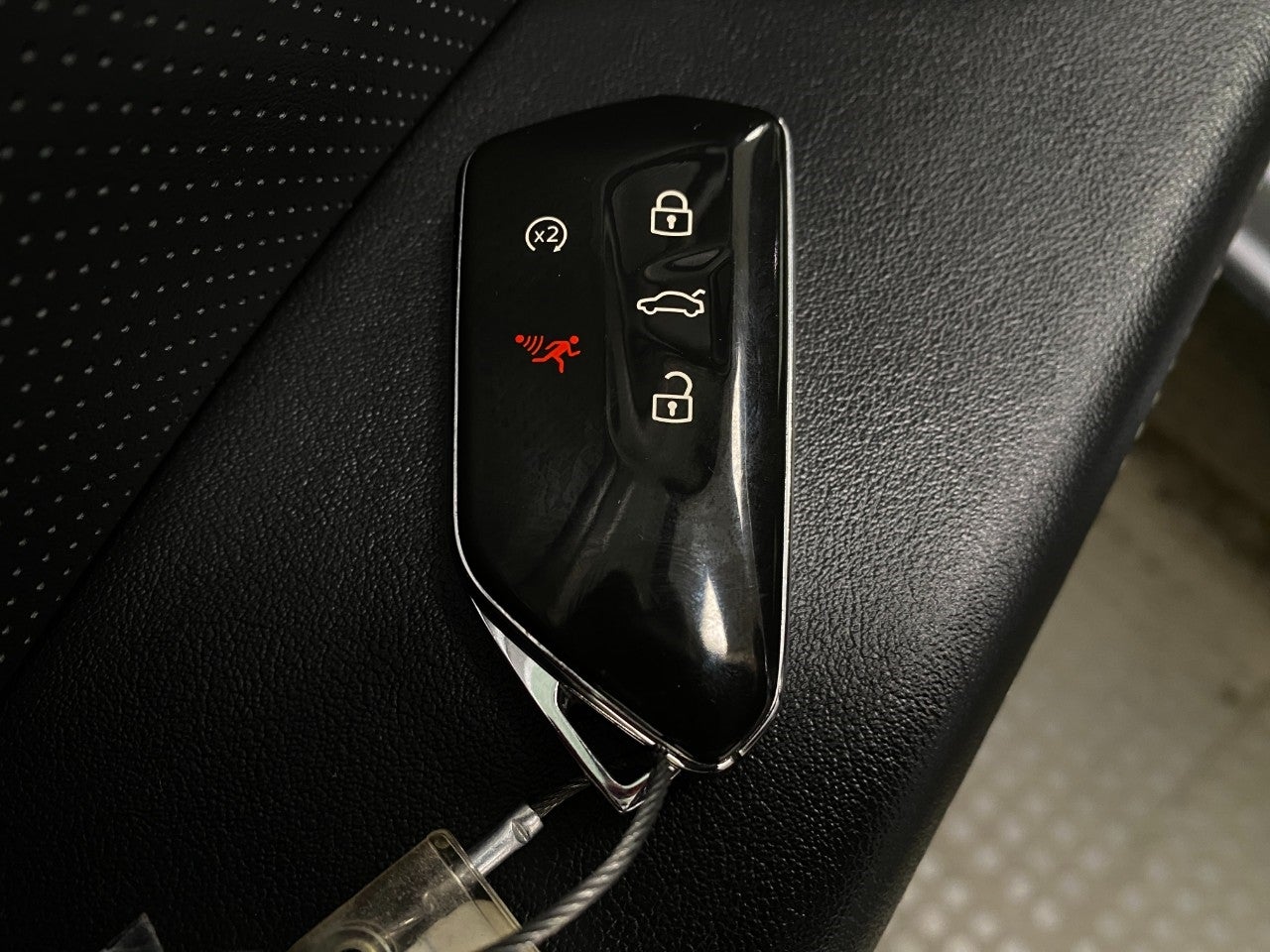 2025 Volkswagen Atlas Cross Sport 2.0T SE w/Technology 4MOTION