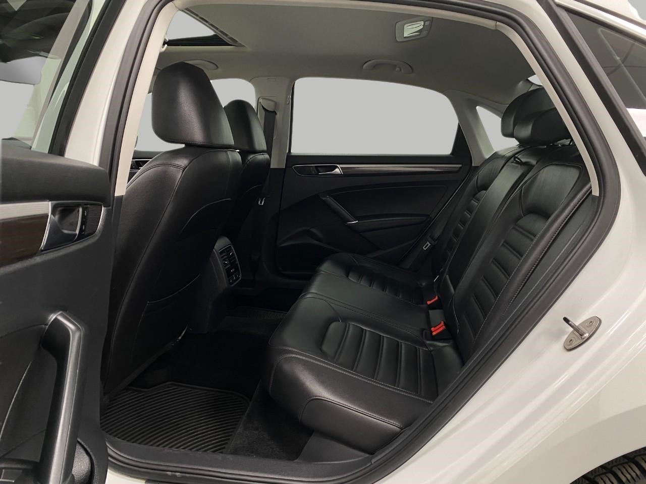 2017 Volkswagen Passat 1.8T SEL Premium Auto