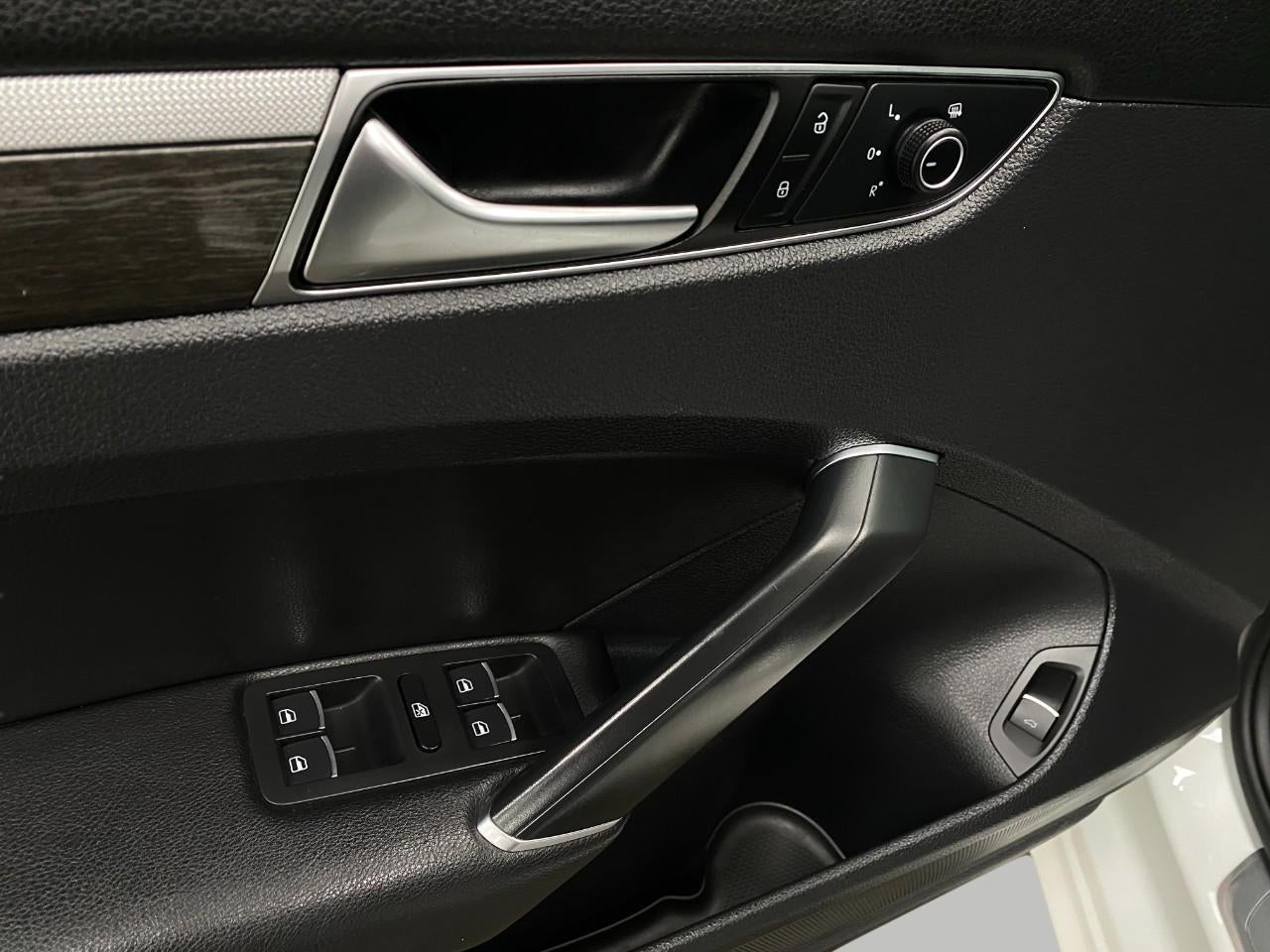 2017 Volkswagen Passat 1.8T SEL Premium Auto