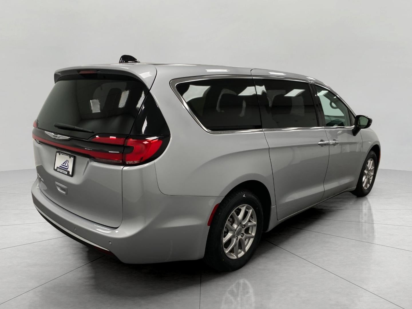 2024 Chrysler Pacifica Touring L FWD