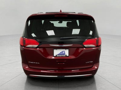 2017 Chrysler Pacifica Limited FWD
