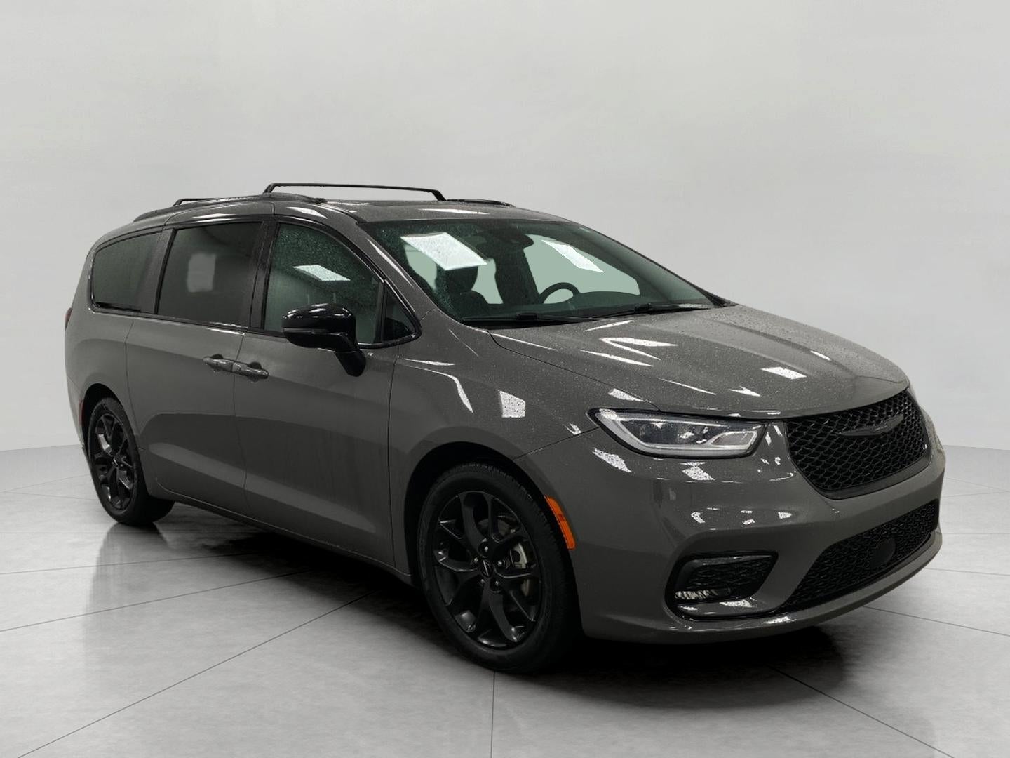 2025 Chrysler Pacifica Limited's photo
