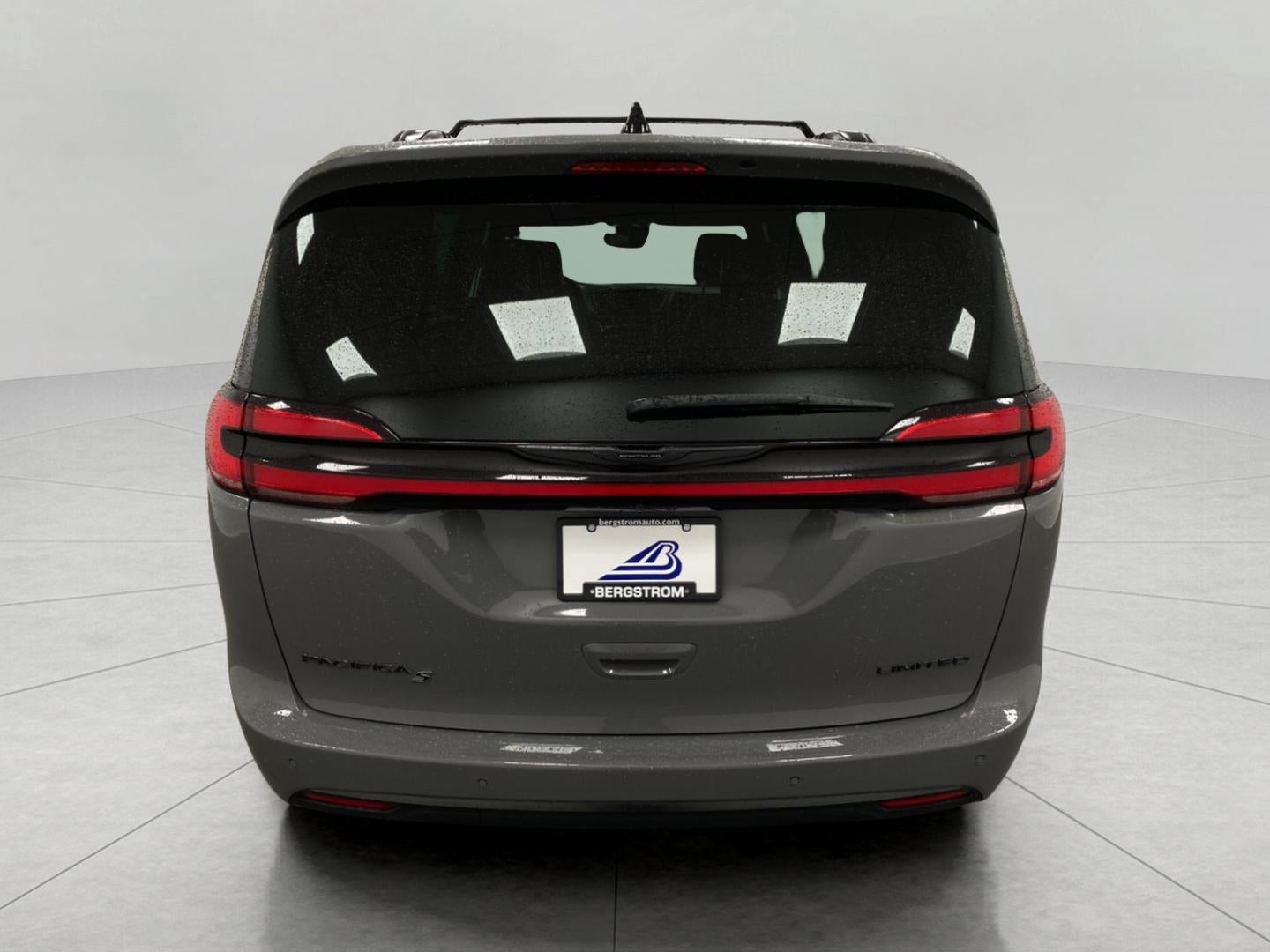 2025 Chrysler Pacifica Limited FWD