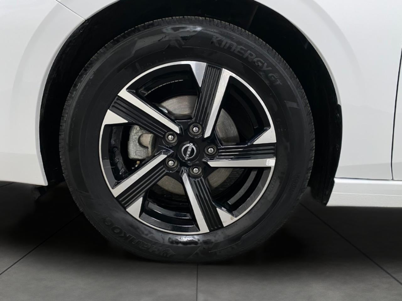 2025 Nissan Sentra SV CVT