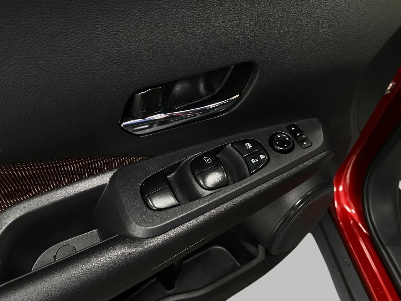 2021 Nissan Kicks SR FWD