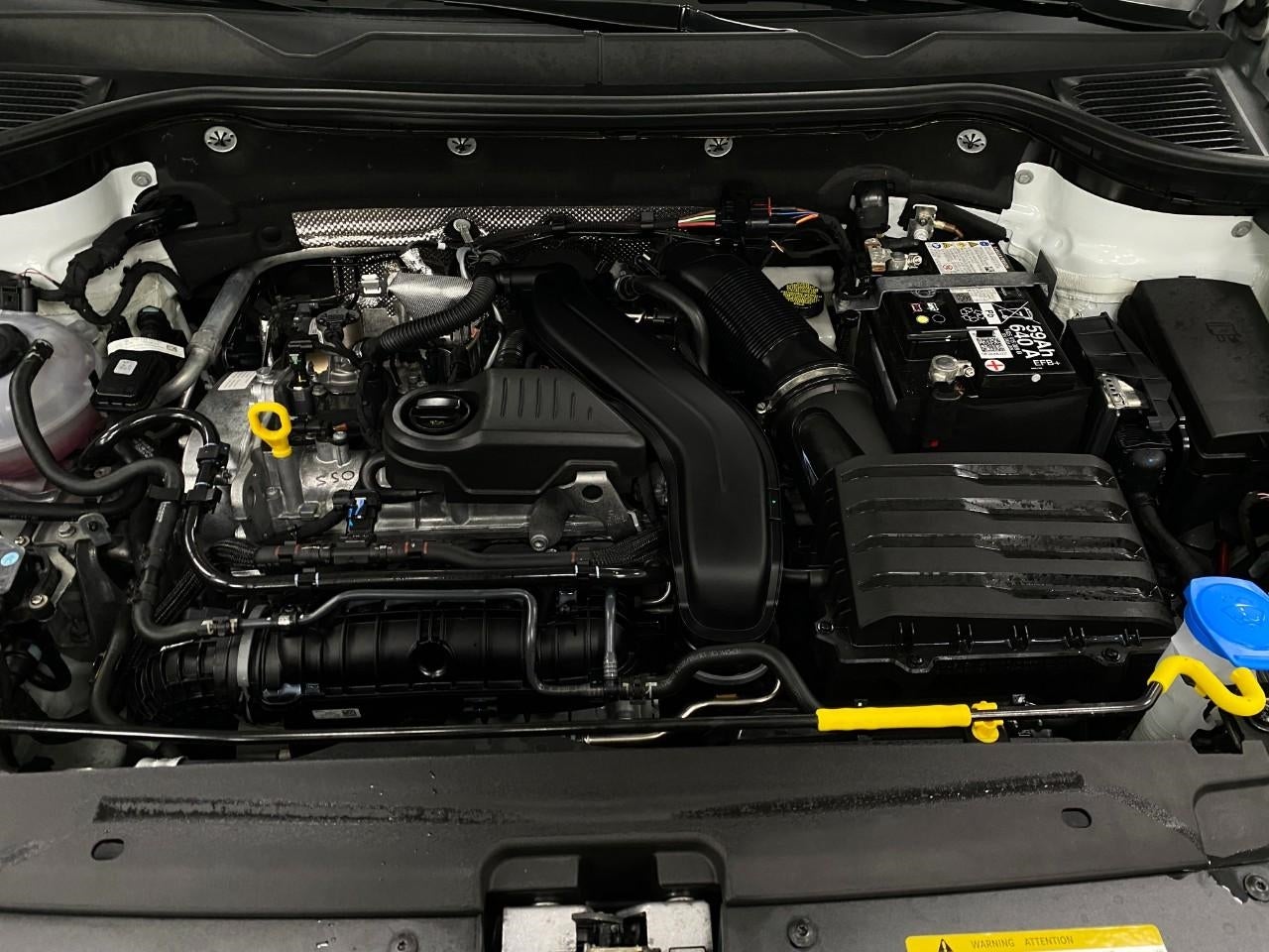 2025 Volkswagen Taos SE Black 4MOTION