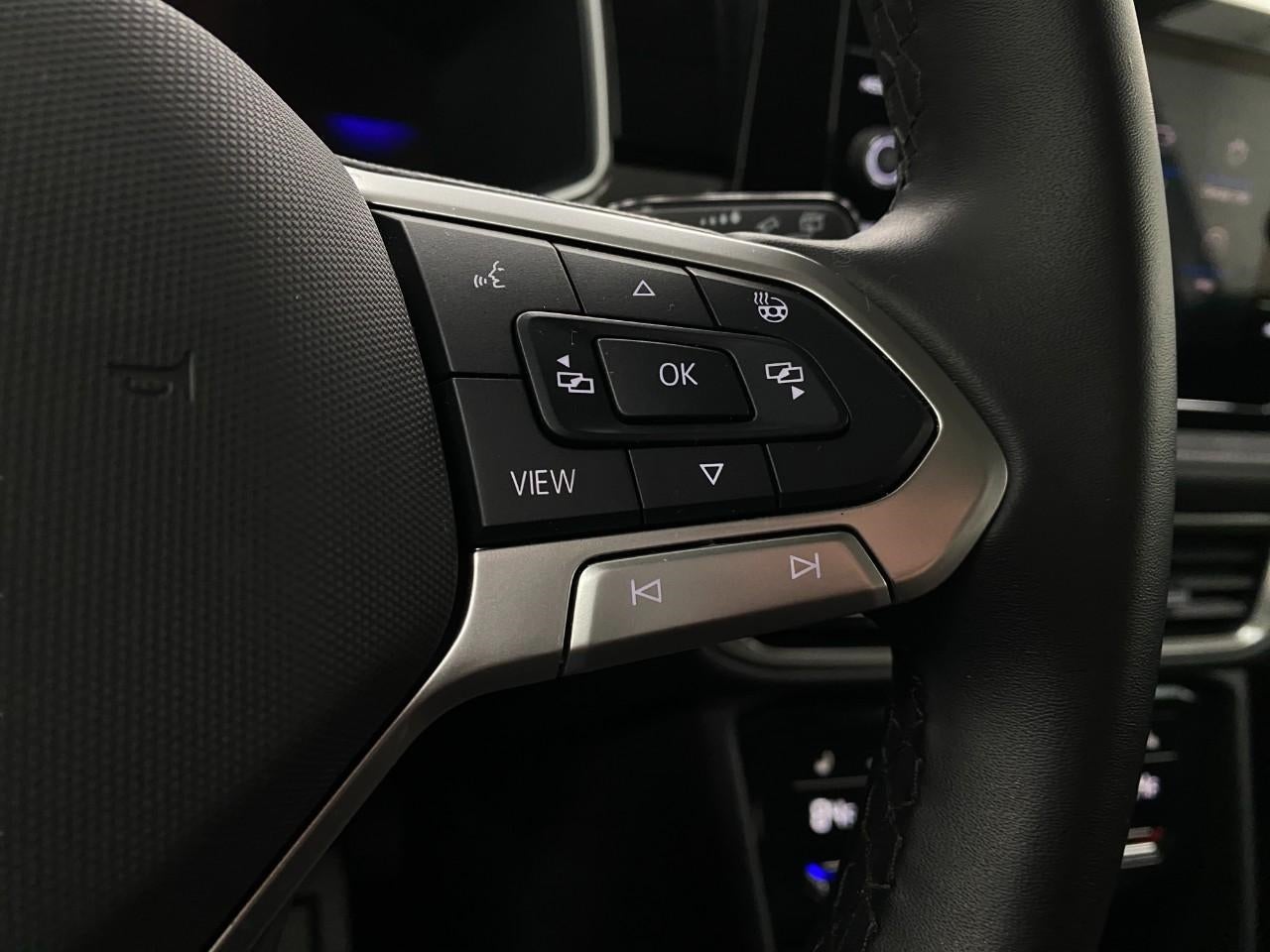 2025 Volkswagen Taos SE Black 4MOTION