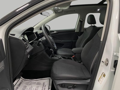 2025 Volkswagen Taos SE Black 4MOTION