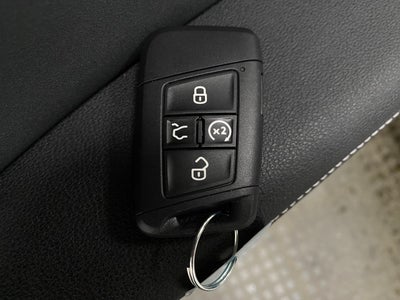 2025 Volkswagen Taos SE Black 4MOTION