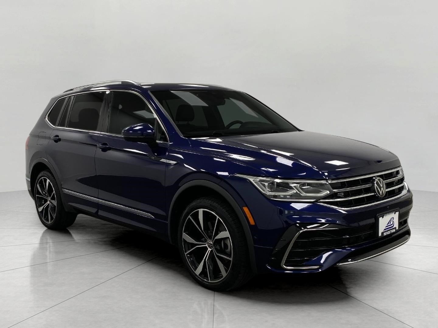 2024 Volkswagen Tiguan 2.0T SEL R-Line 4Motion's photo