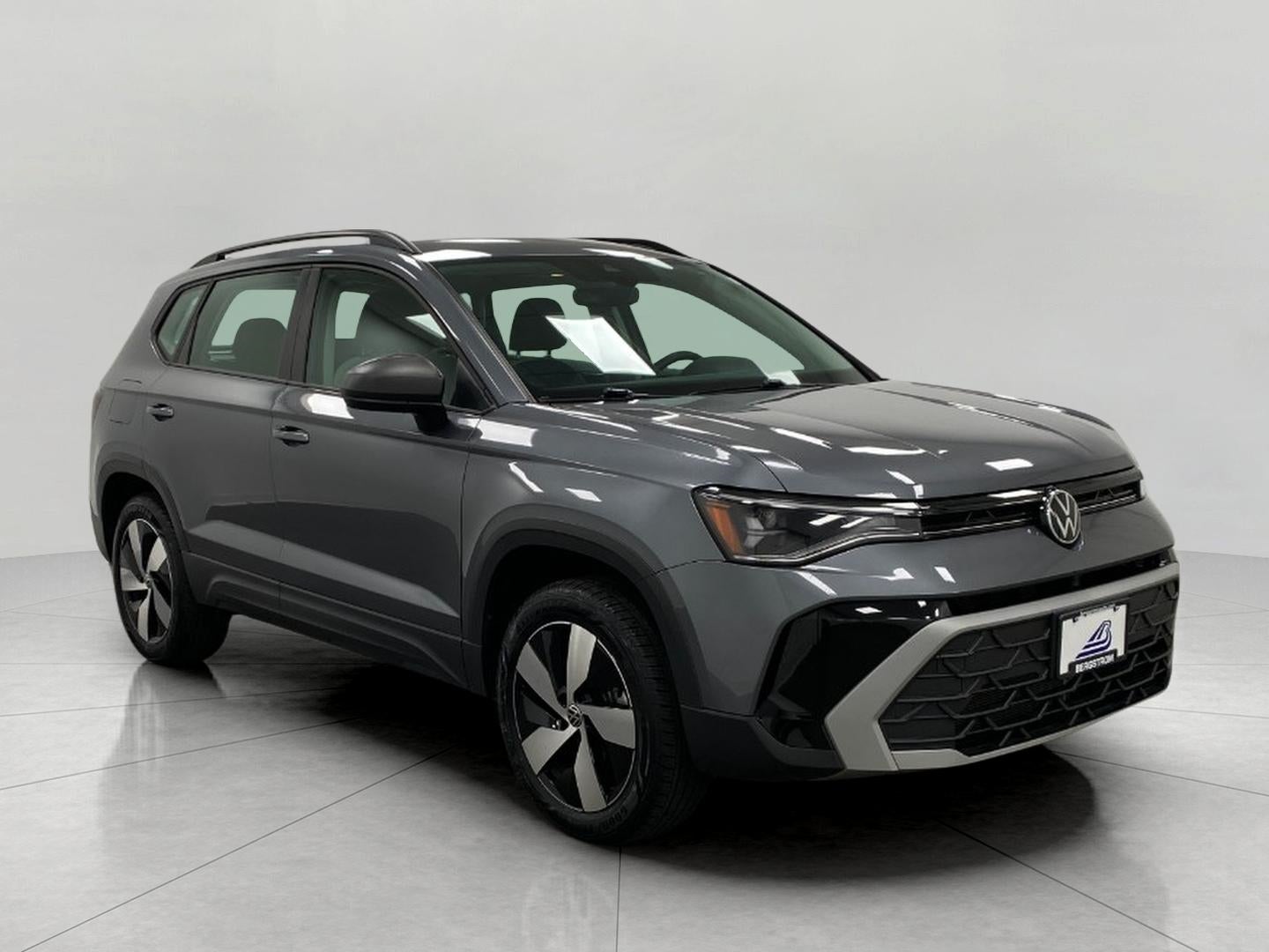 2025 Volkswagen Taos 1.5T S 4Motion's photo