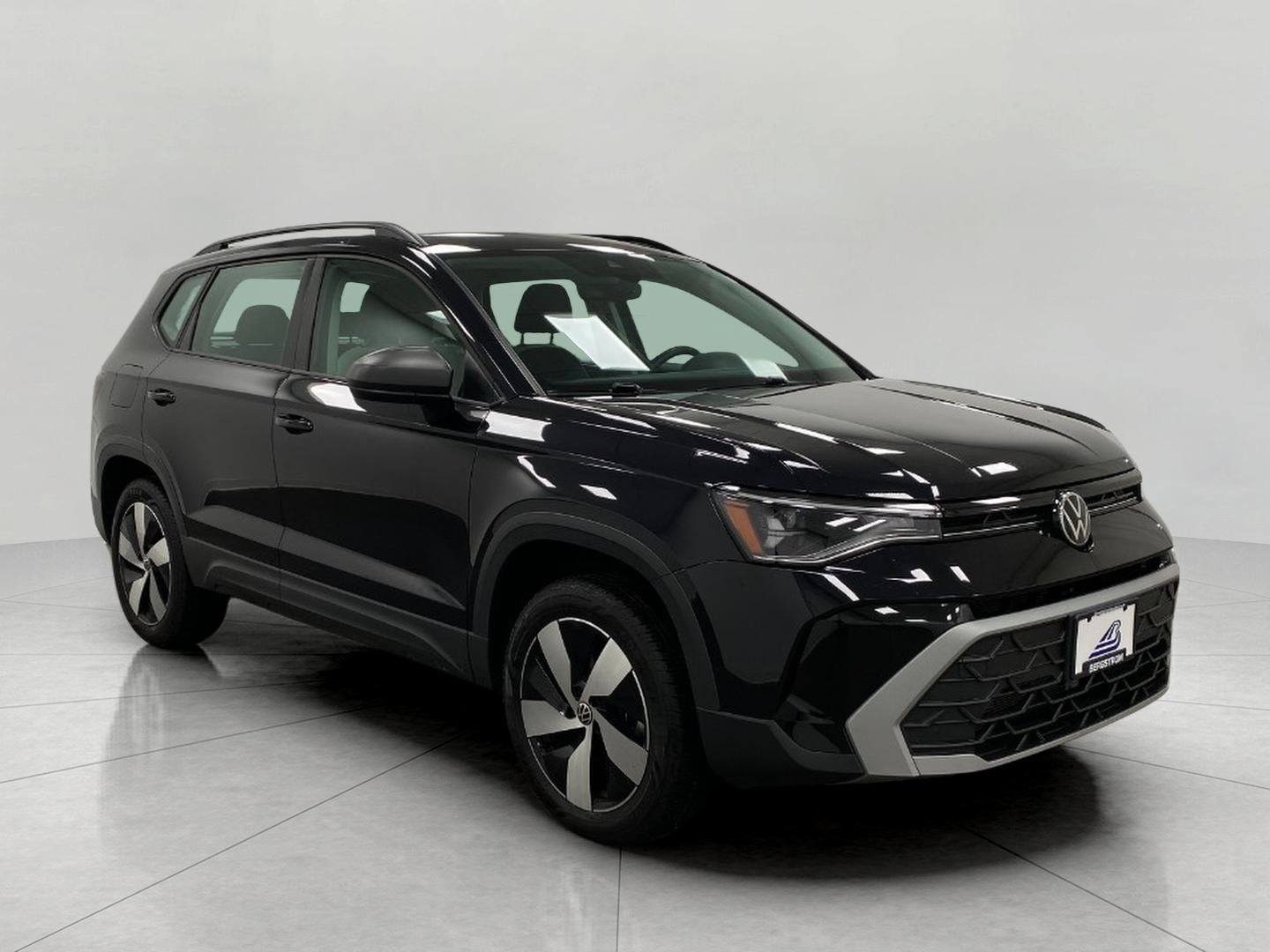 2025 Volkswagen Taos 1.5T S 4Motion's photo