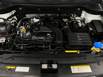 2025 Volkswagen Taos SE 4MOTION