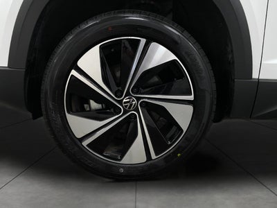 2025 Volkswagen Taos SE 4MOTION