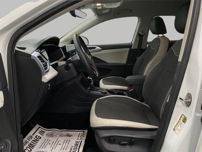 2025 Volkswagen Taos SE 4MOTION