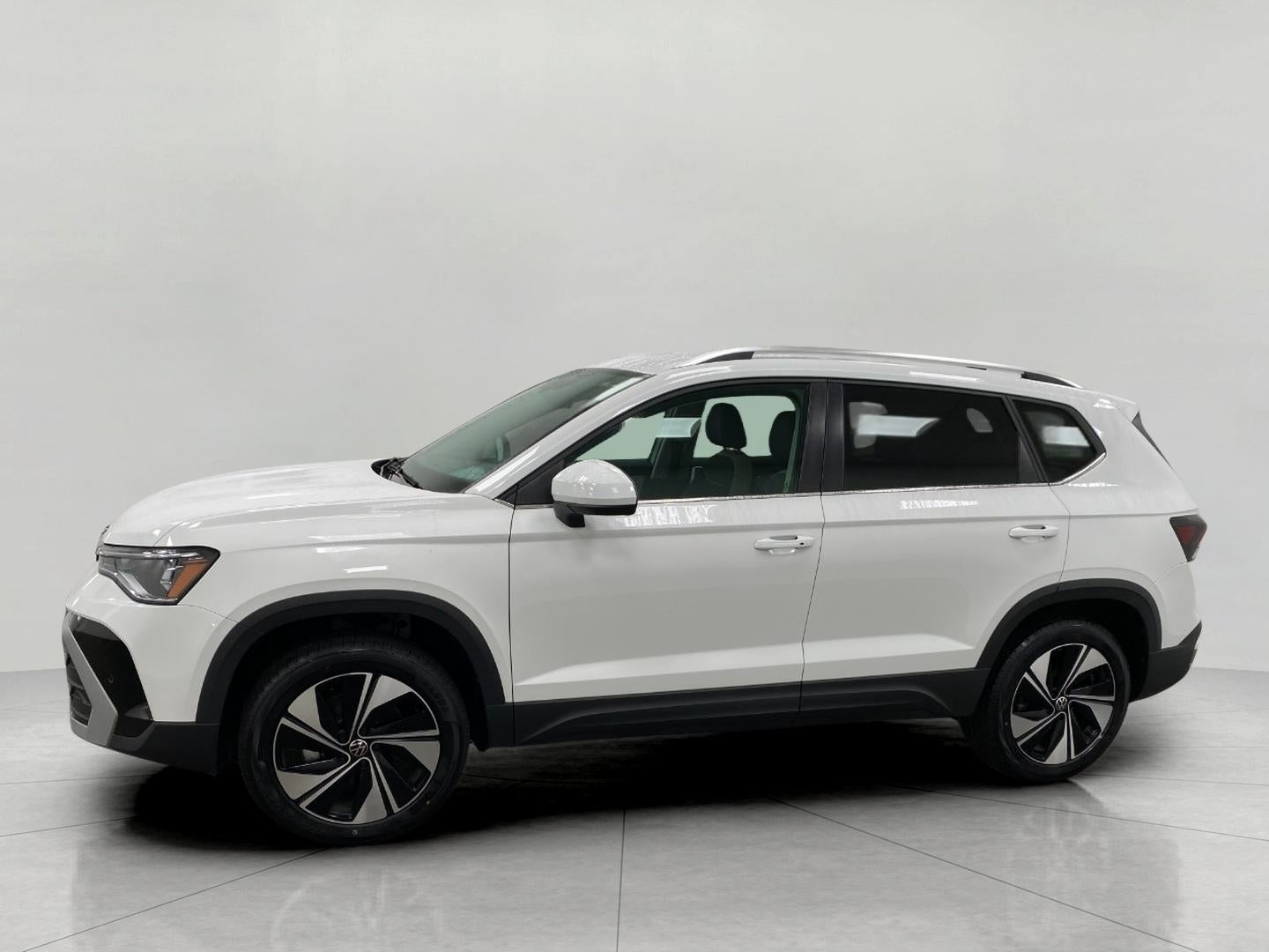 2025 Volkswagen Taos SE 4MOTION