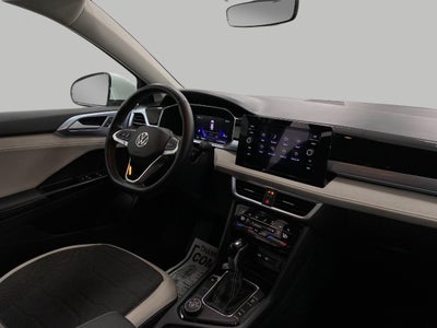 2025 Volkswagen Taos SE 4MOTION