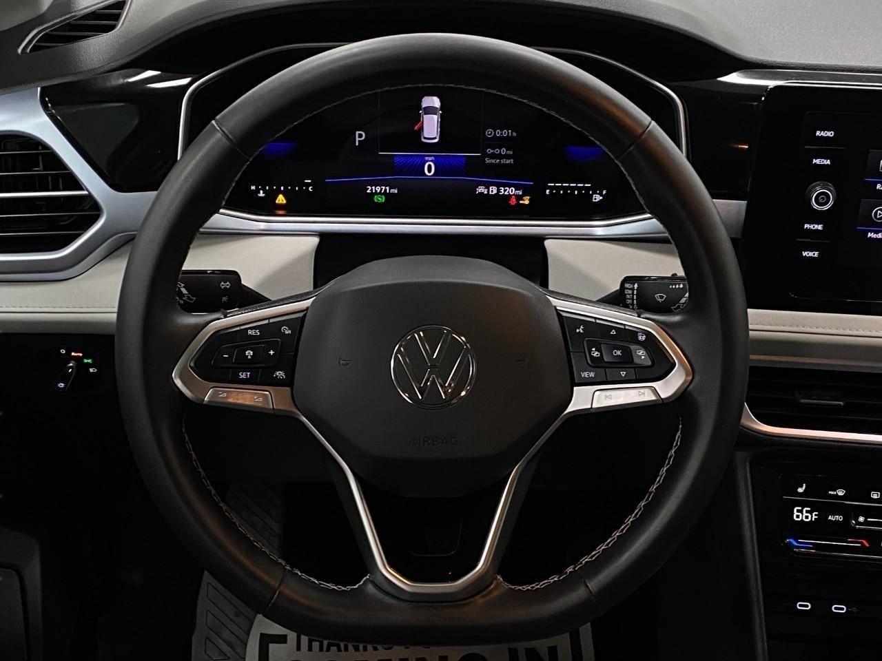 2025 Volkswagen Taos SE 4MOTION