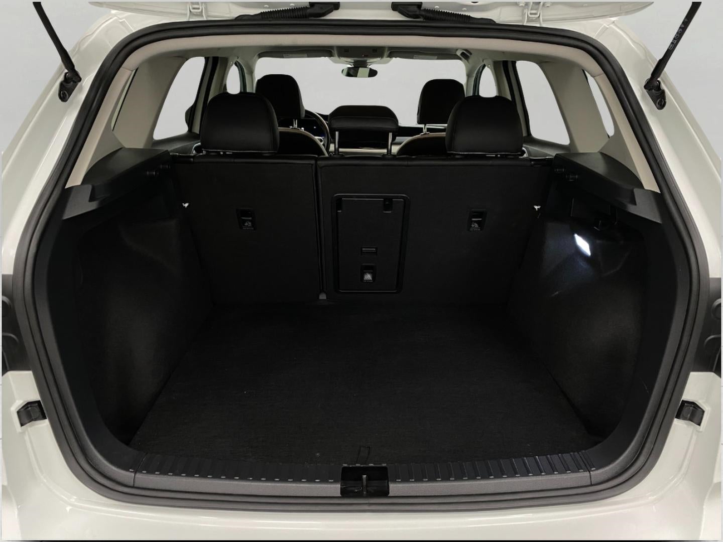 2025 Volkswagen Taos SE 4MOTION