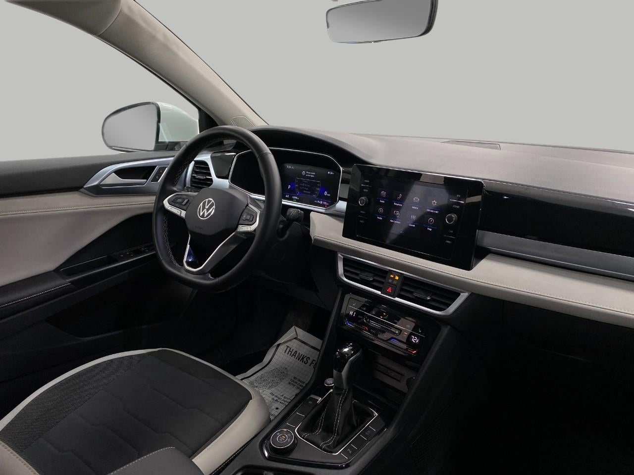 2025 Volkswagen Taos SE 4MOTION