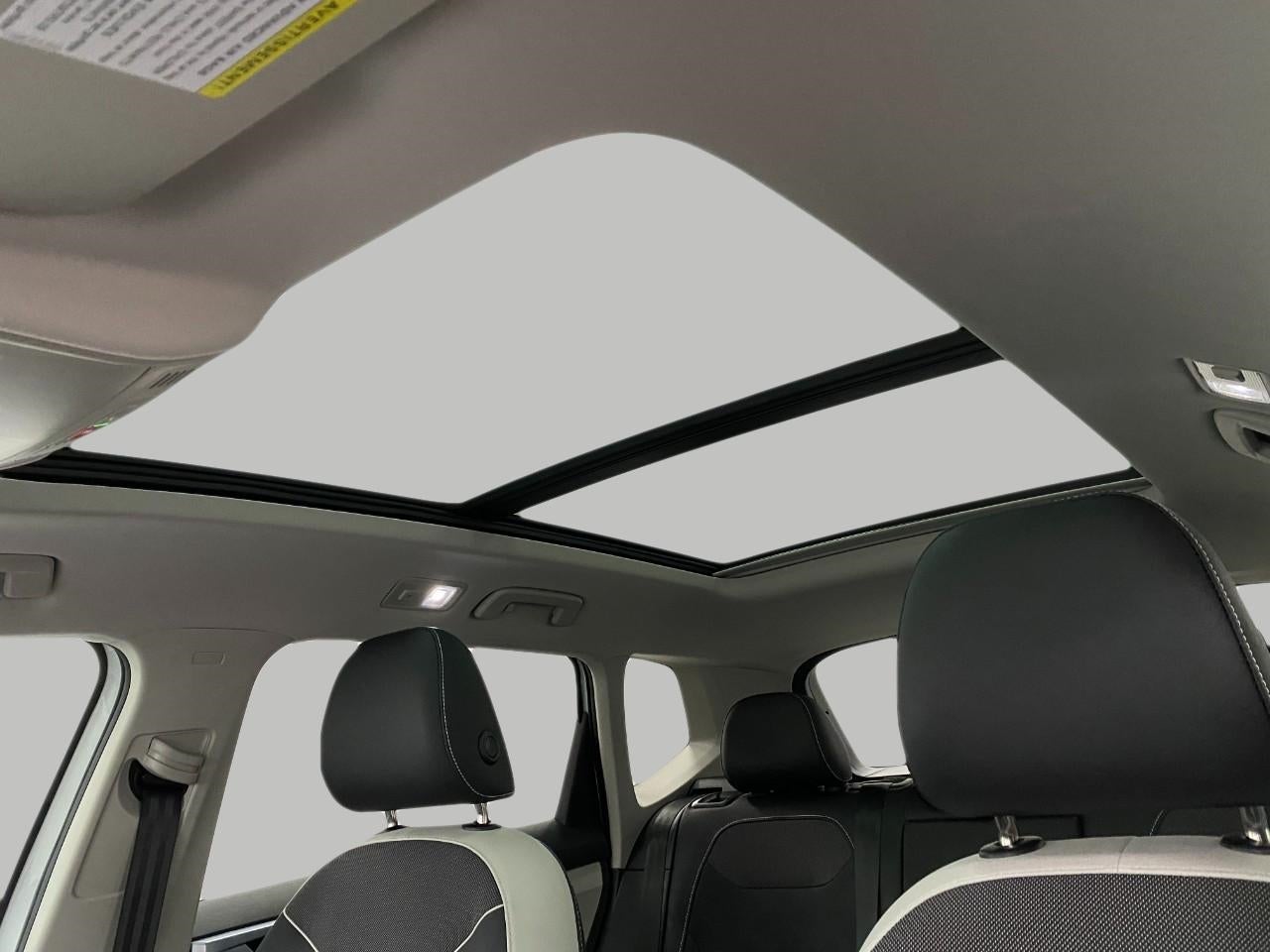 2025 Volkswagen Taos SE 4MOTION