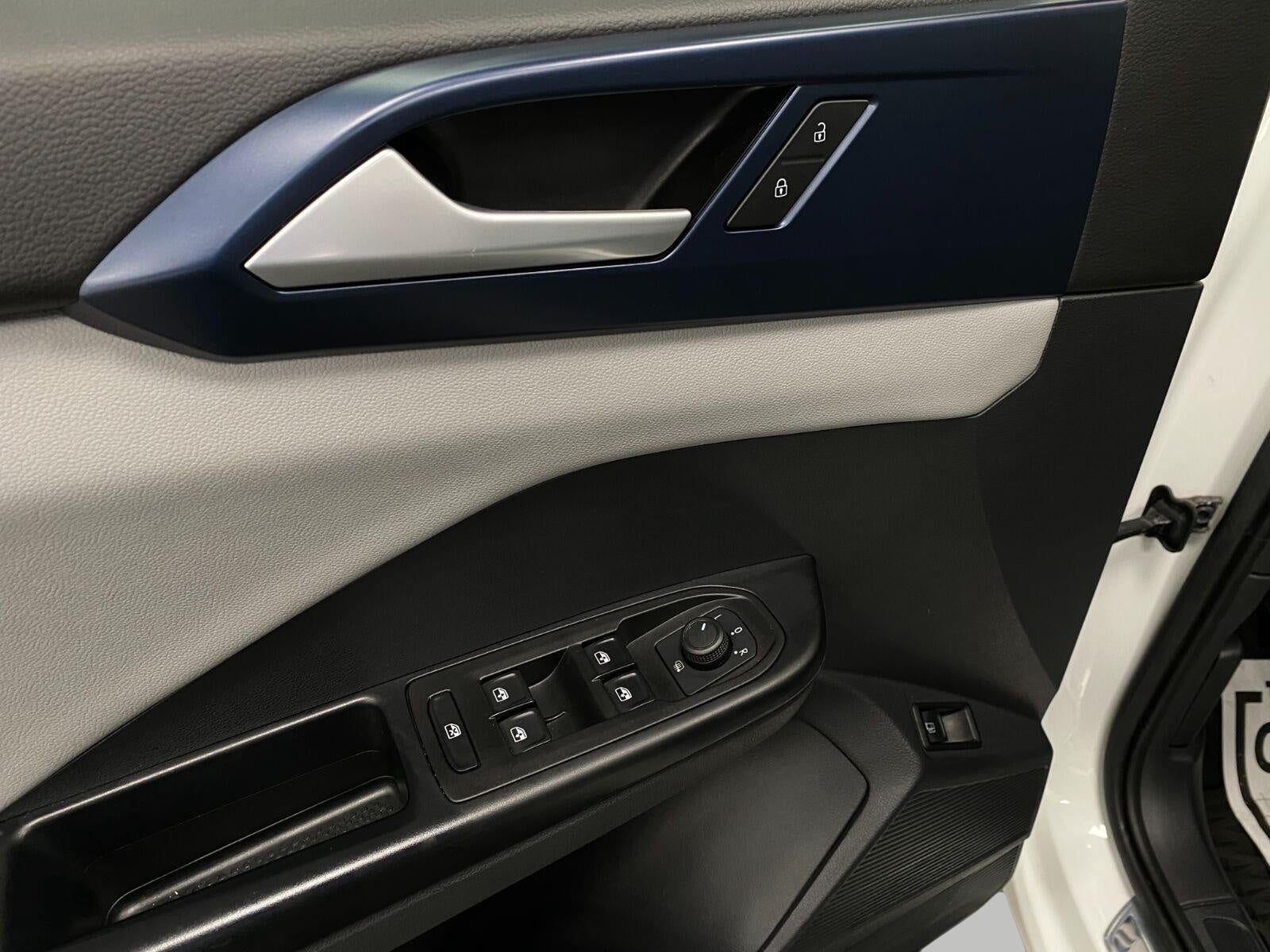 2023 Volkswagen Taos SE 4MOTION