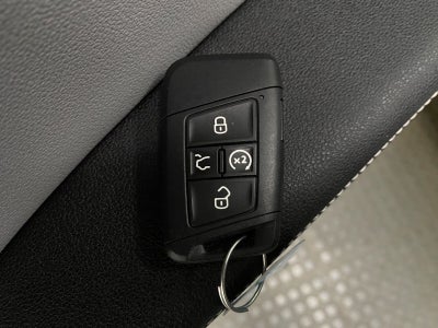2024 Volkswagen Taos SE 4MOTION