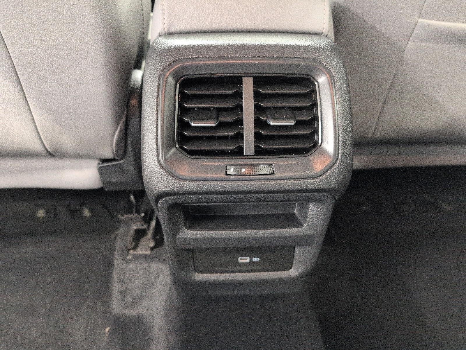 2022 Volkswagen Taos SE 4MOTION
