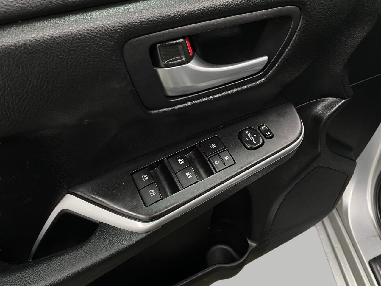 2015 Toyota Camry 4dr Sdn I4 Auto SE