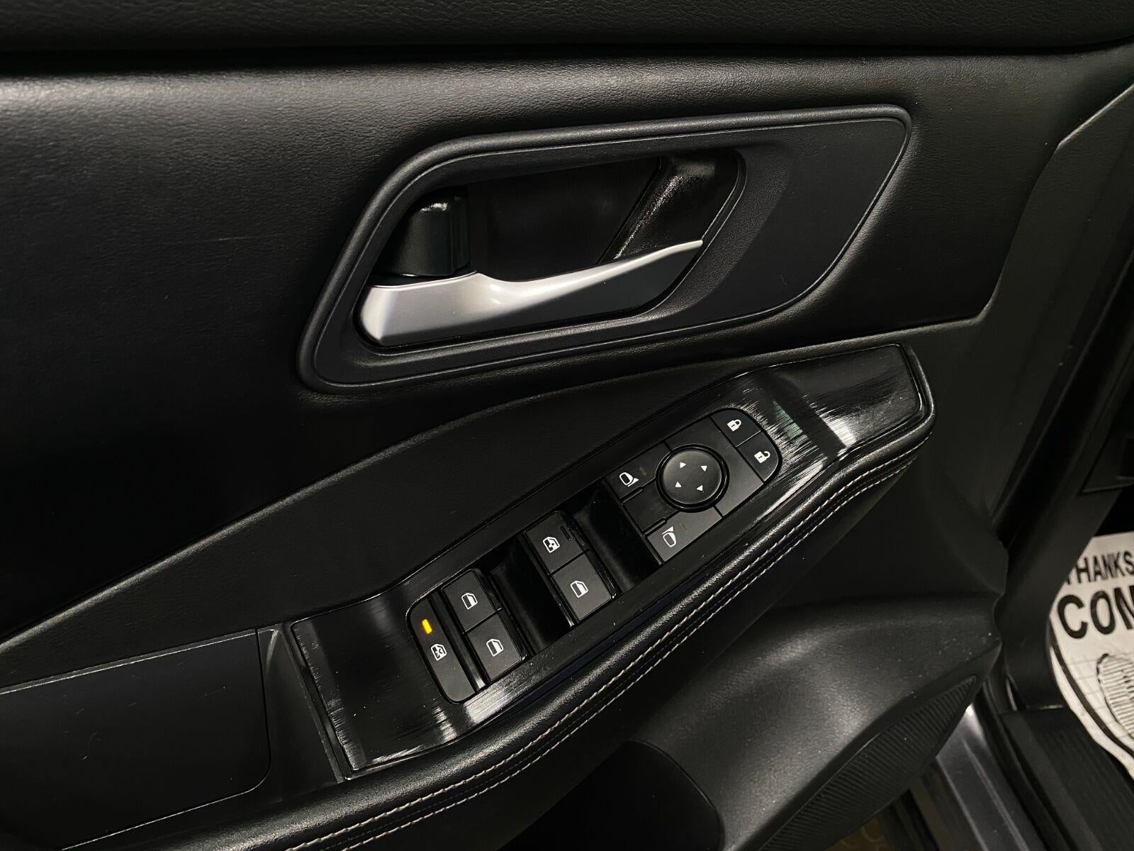 2025 Nissan Rogue AWD SV