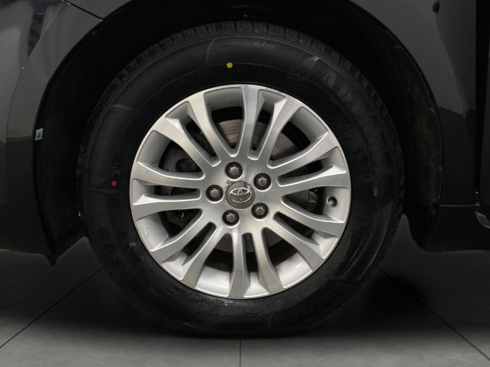 2016 Toyota SIENNA XLE 8-PASSENGER