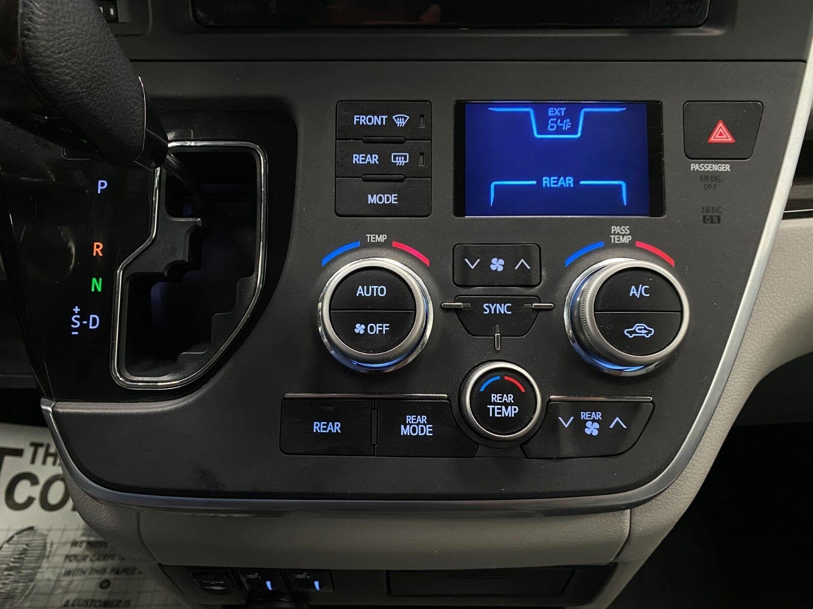 2016 Toyota SIENNA XLE 8-PASSENGER