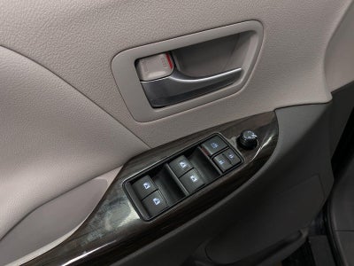 2016 Toyota SIENNA XLE 8-PASSENGER