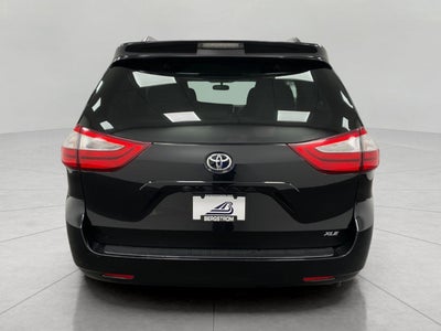 2016 Toyota SIENNA XLE 8-PASSENGER