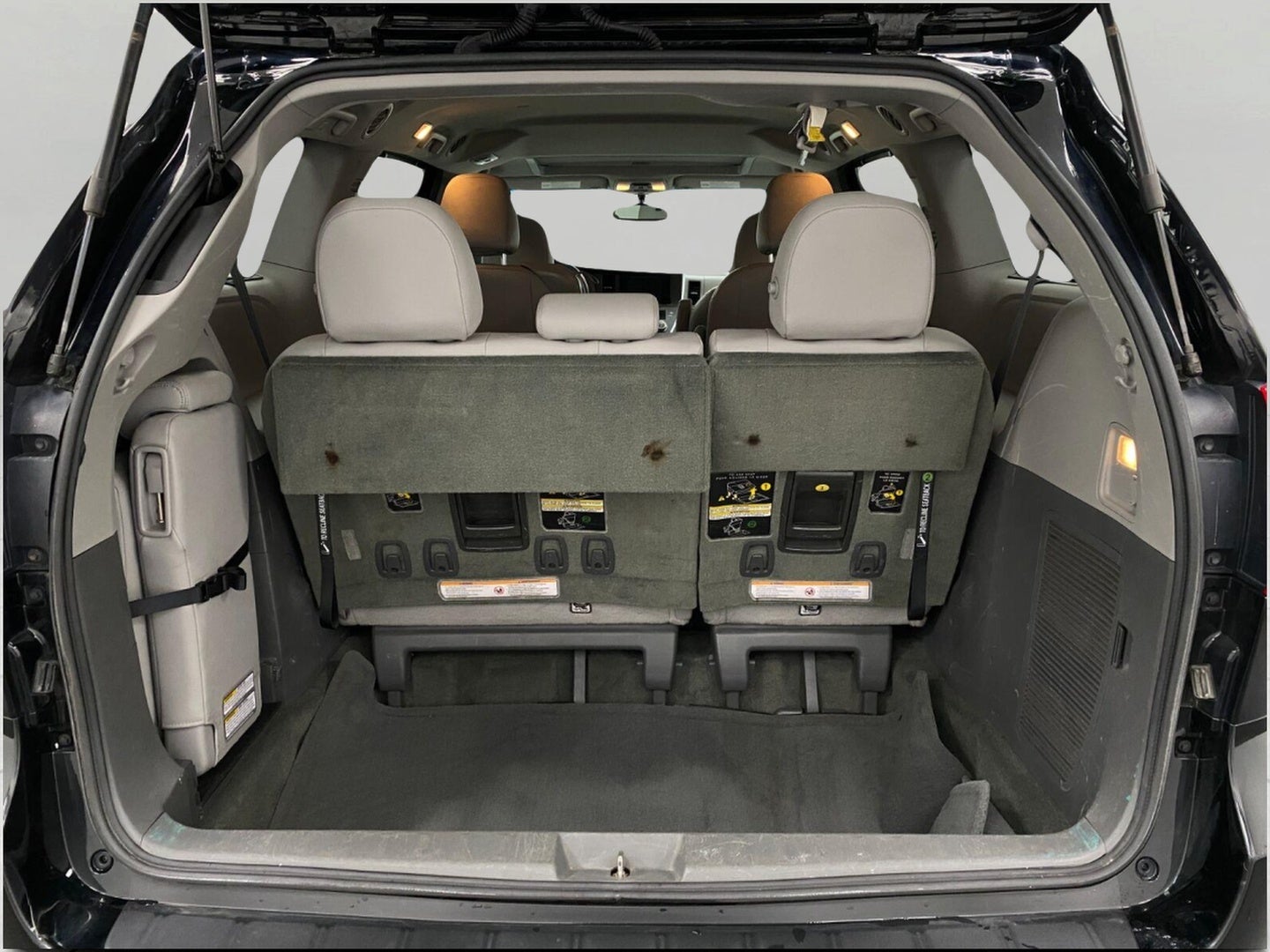 2016 Toyota SIENNA XLE 8-PASSENGER
