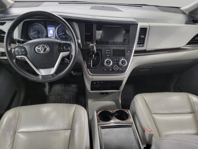 2017 Toyota Sienna XLE Premium FWD 8-Passenger