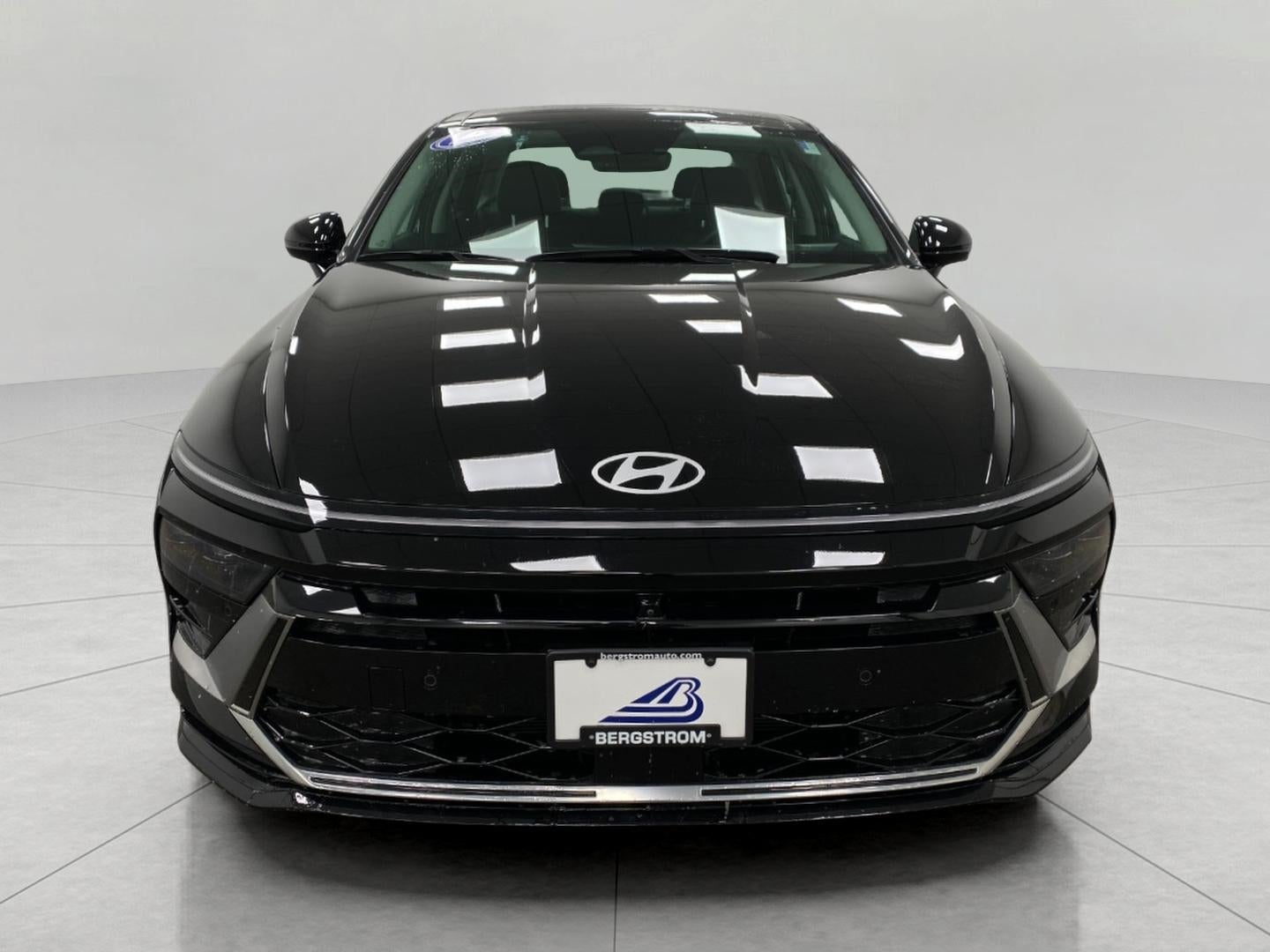 2025 Hyundai SONATA HYBRID Limited FWD