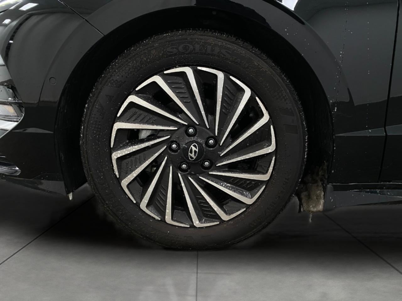 2025 Hyundai SONATA HYBRID Limited FWD