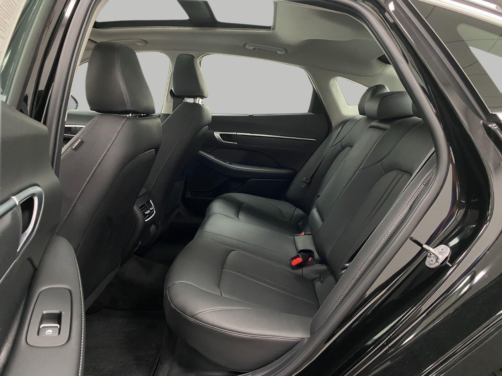 2025 Hyundai SONATA HYBRID Limited FWD
