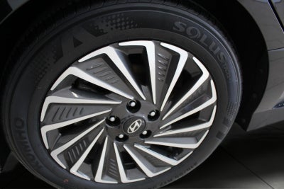 2025 Hyundai SONATA HYBRID Limited FWD