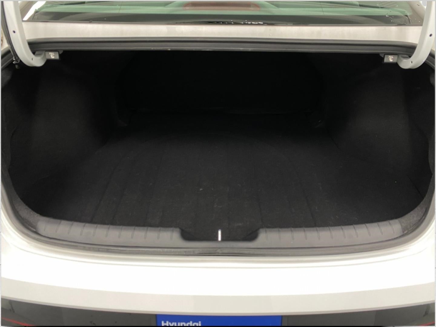 2024 Hyundai ELANTRA SEL IVT