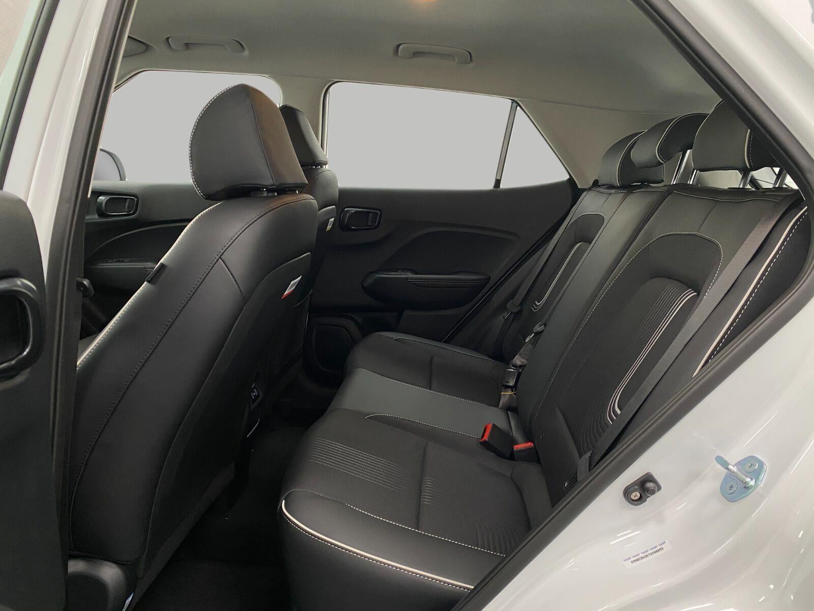 2026 Hyundai VENUE SEL W/Two-Tone Roof